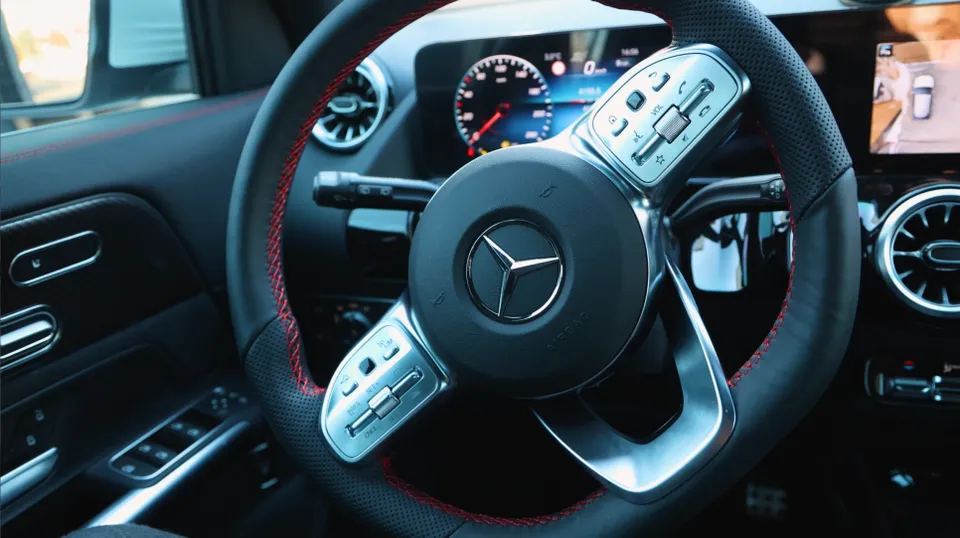 Mercedes-Benz GLA C118 steering wheel - Mercedes-Benz GLA Custom Steering Wheel: Heated Upgrade Review photo 7