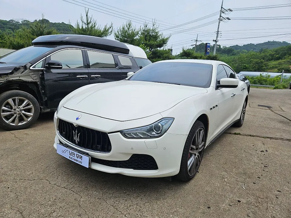 Maserati Ghibli body kit - Maserati Ghibli Body Kit Installation Review photo 3
