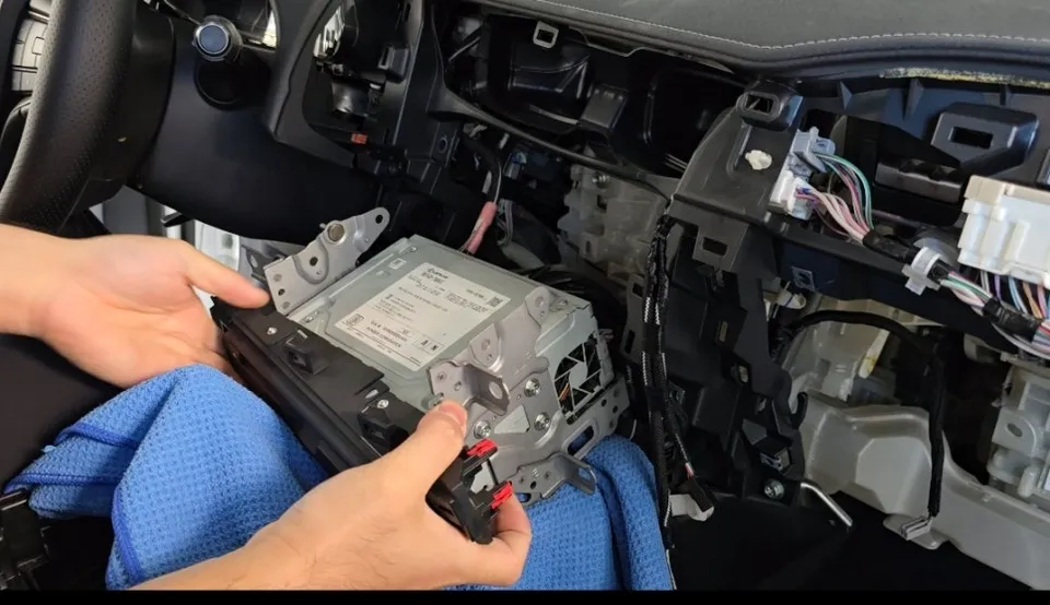 Lexus UXのAndroid Auto・CarPlay取付事例 施工写真 1-2