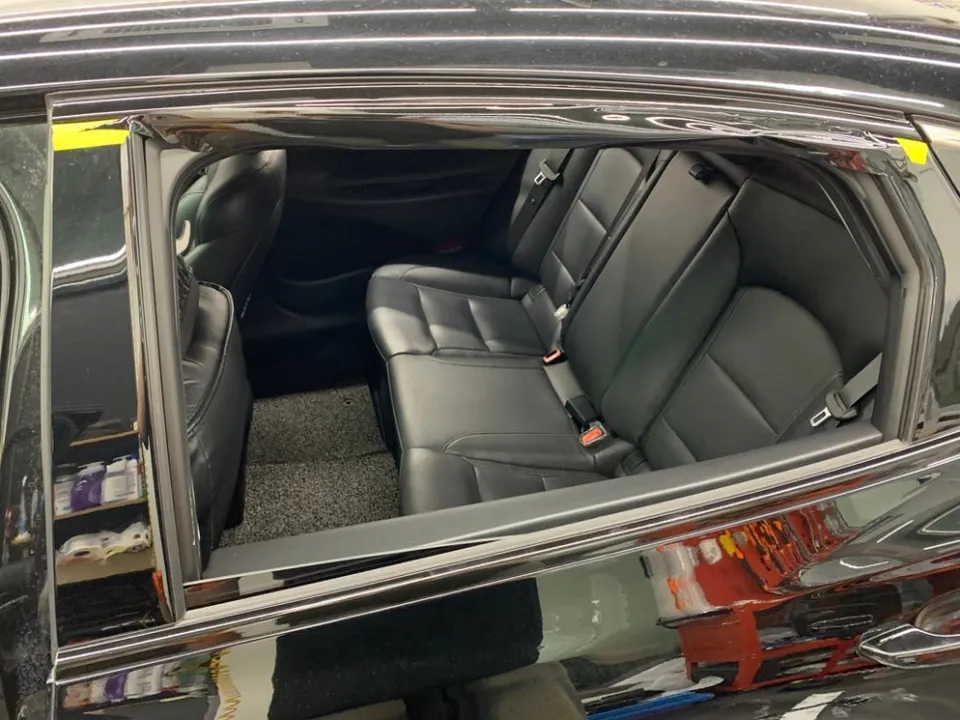 Hyundai Azeraのカーラッピング事例|クローム除去で高級感アップ 施工写真 1-2