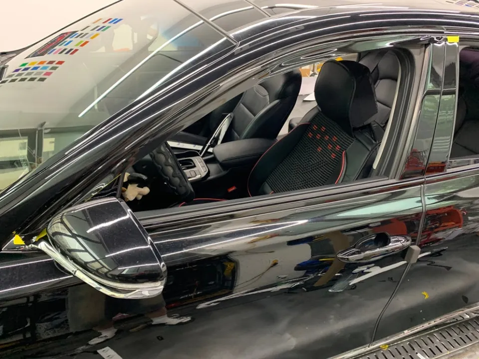 Hyundai Azeraのカーラッピング事例|クローム除去で高級感アップ 施工写真 3-2