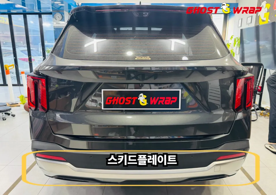 Kia Sorentoのカーラッピング事例|費用目安・仕上がり 施工写真 2-1