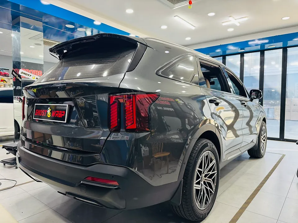 Kia Sorentoのカーラッピング事例|費用目安・仕上がり 施工写真 2-2