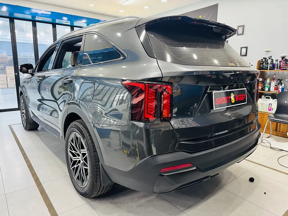 Kia Sorentoのカーラッピング事例|費用目安・仕上がり 施工写真 3-2