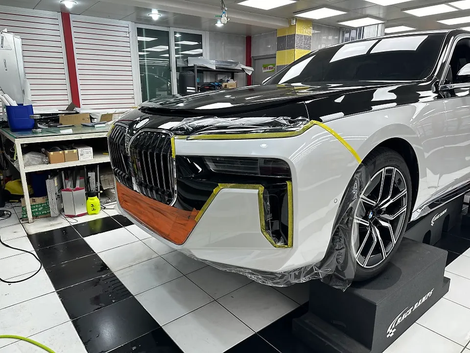 BMW 7 Series G70 PPF施工事例|デュオトンブラックと全体施工 施工写真 3-2