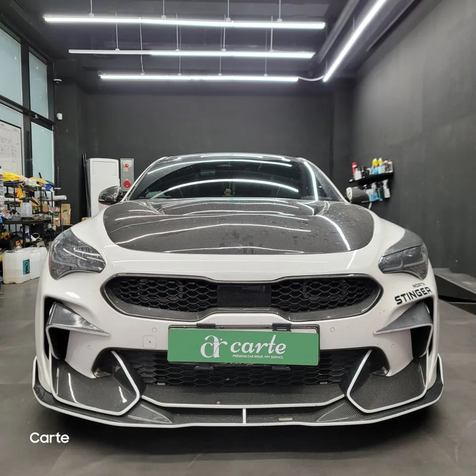 Kia Stingerのカーラッピング事例｜費用目安・仕上がり 写真