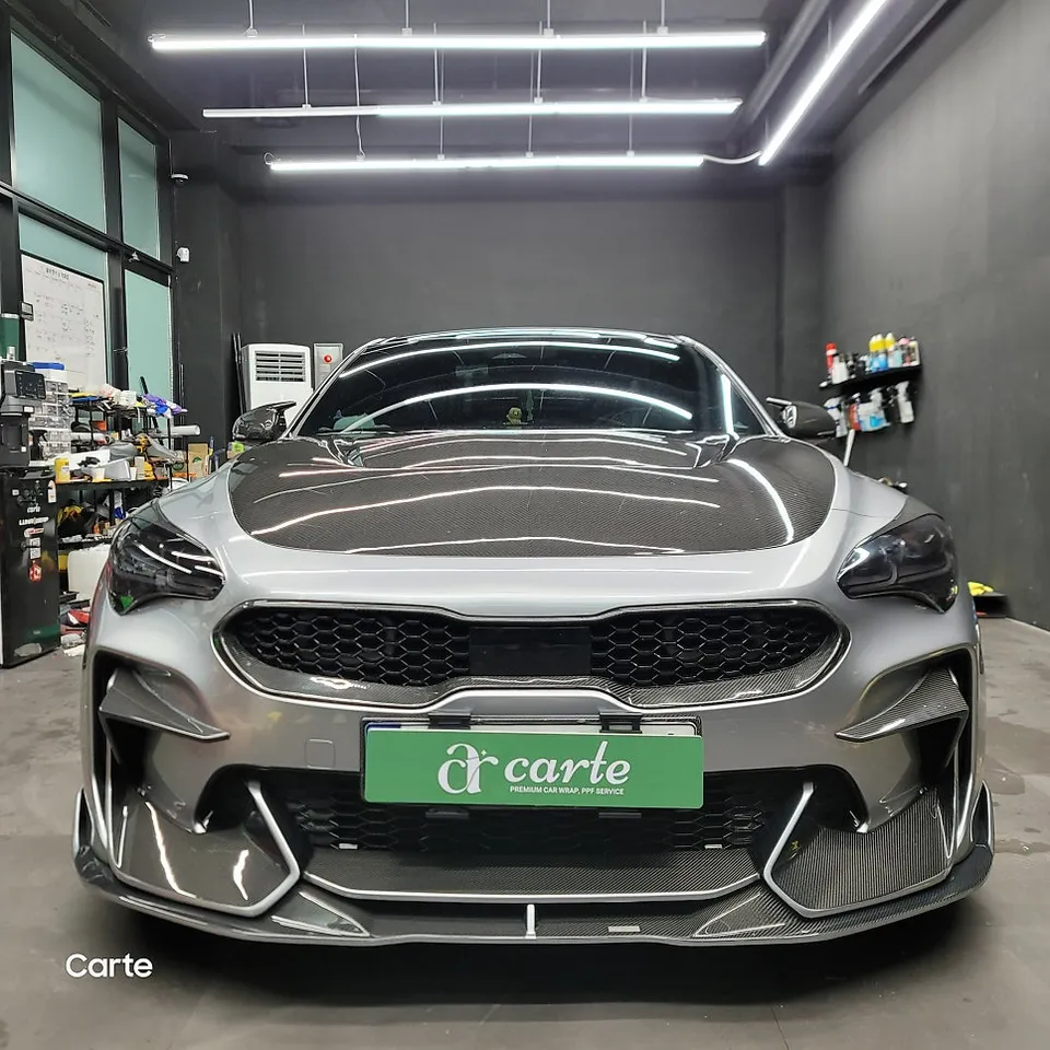 Kia Stingerのカーラッピング事例|費用目安・仕上がり 施工写真 2-3