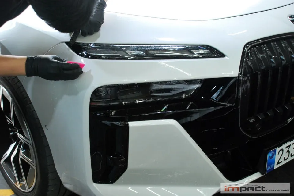 BMW i7のヘッドライトPPF施工事例|費用目安と効果 施工写真 2-2