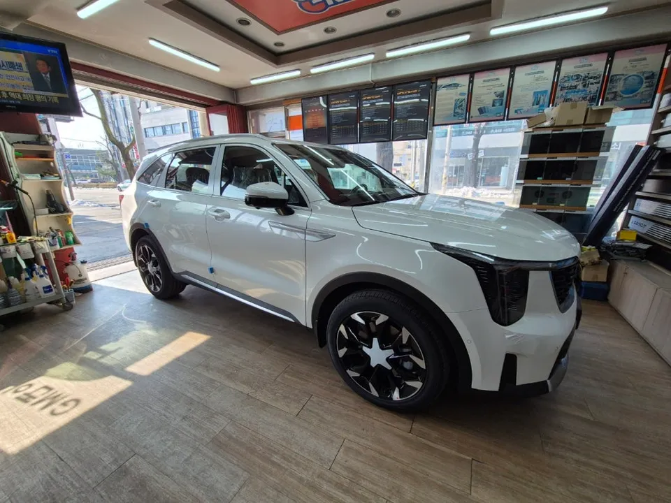 Kia Sorentoのカーフィルム施工事例|費用目安・仕上がり 施工写真 3-1