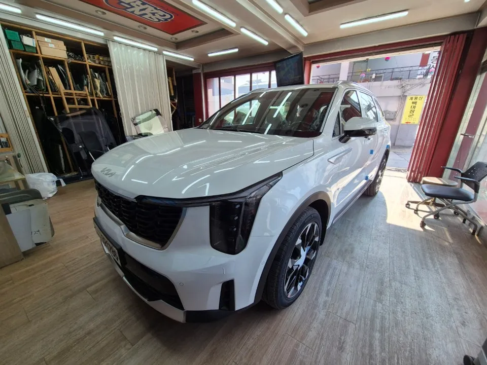 Kia Sorentoのカーフィルム施工事例|費用目安・仕上がり 施工写真 1-2
