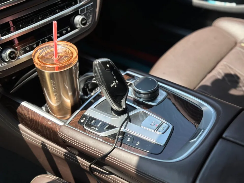 BMW 7 Seriesのカーラッピング事例|費用目安・仕上がり 施工写真 1-2