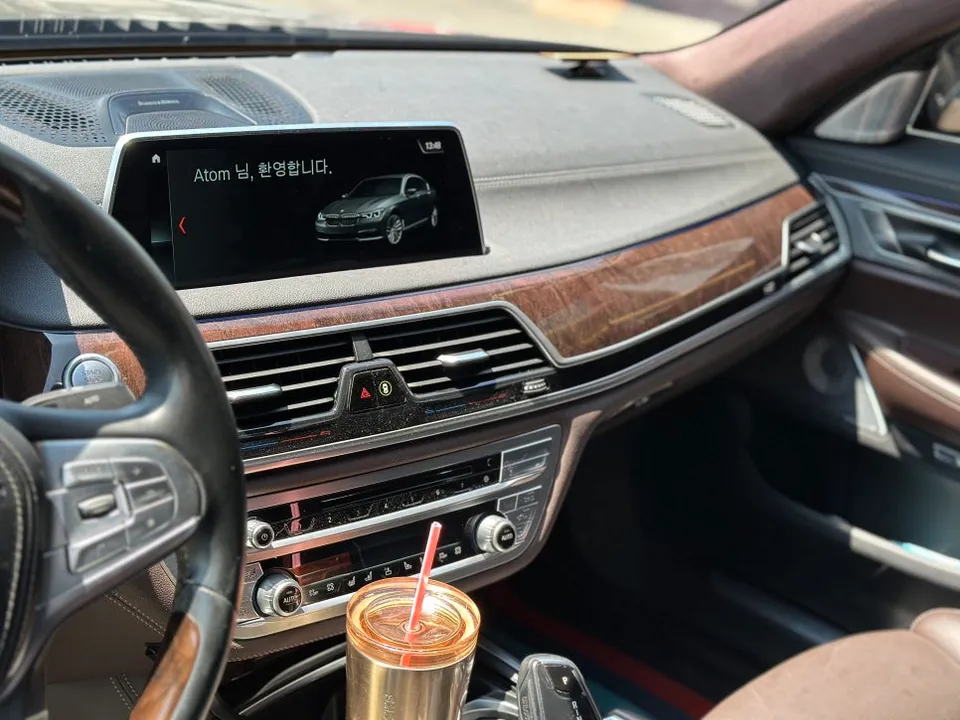 BMW 7 Seriesのカーラッピング事例|費用目安・仕上がり 施工写真 3-2
