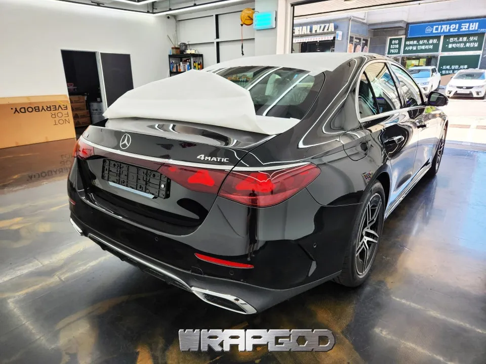 Mercedes-Benz Eクラス PPF施工事例|費用目安と仕上がり 施工写真 1-2