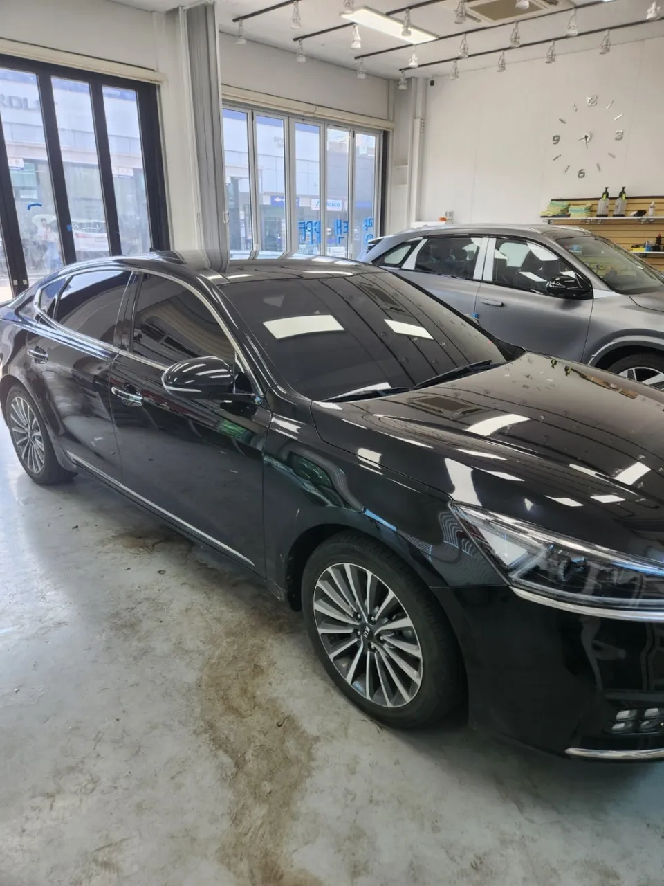 Kia K7のカーフィルム施工事例|熱線気泡の再施工 施工写真 3-2
