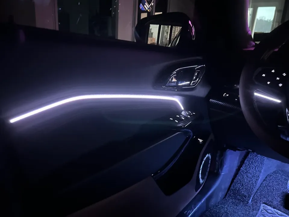 Chevrolet Trax Crossover Ambient Lighting Review — Enhanced Inter photo 2