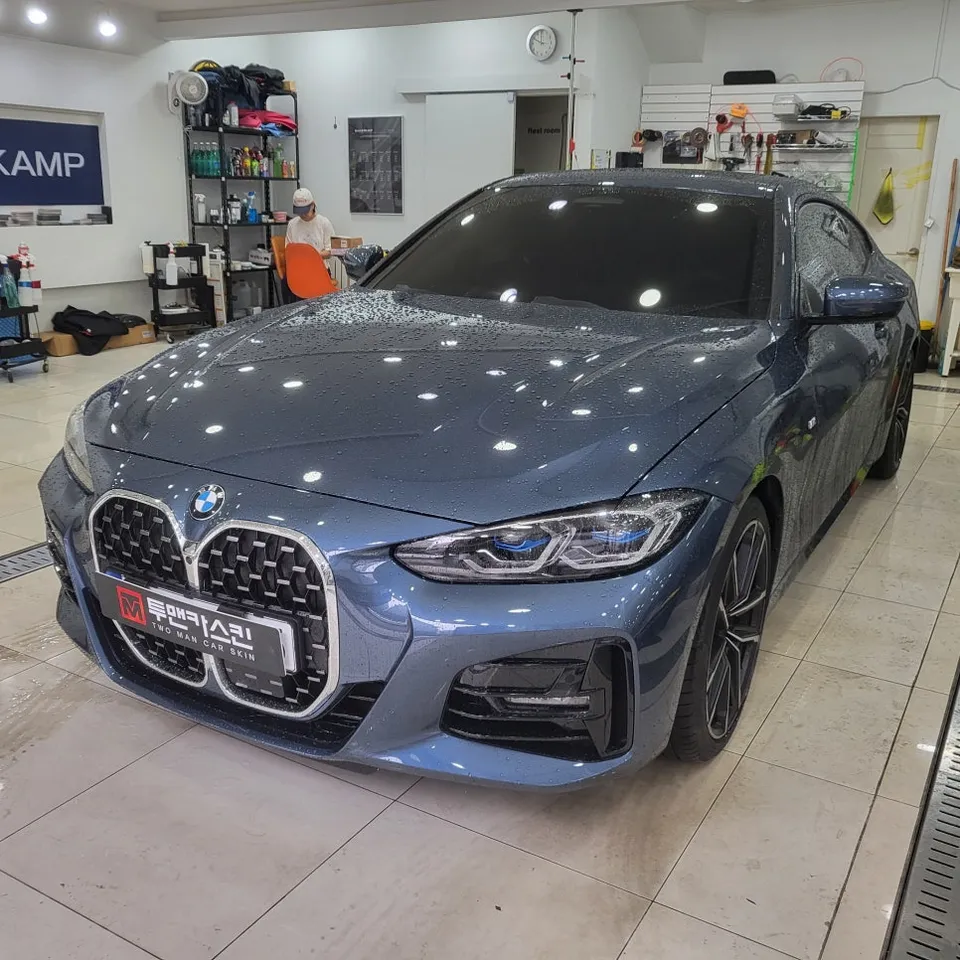 BMW 4 Series G22のカーラッピング事例|費用目安・仕上がり 施工写真 3-1