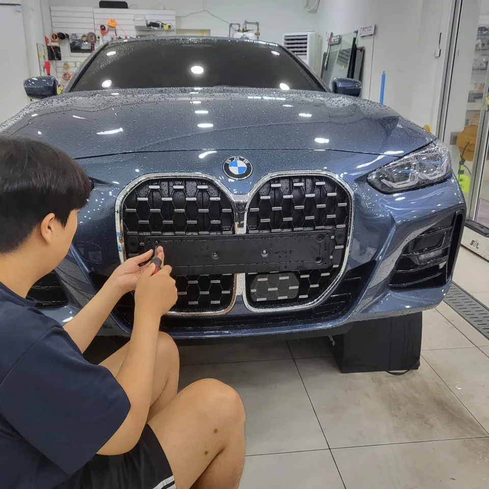 BMW 4 Series G22のカーラッピング事例|費用目安・仕上がり 施工写真 1-3
