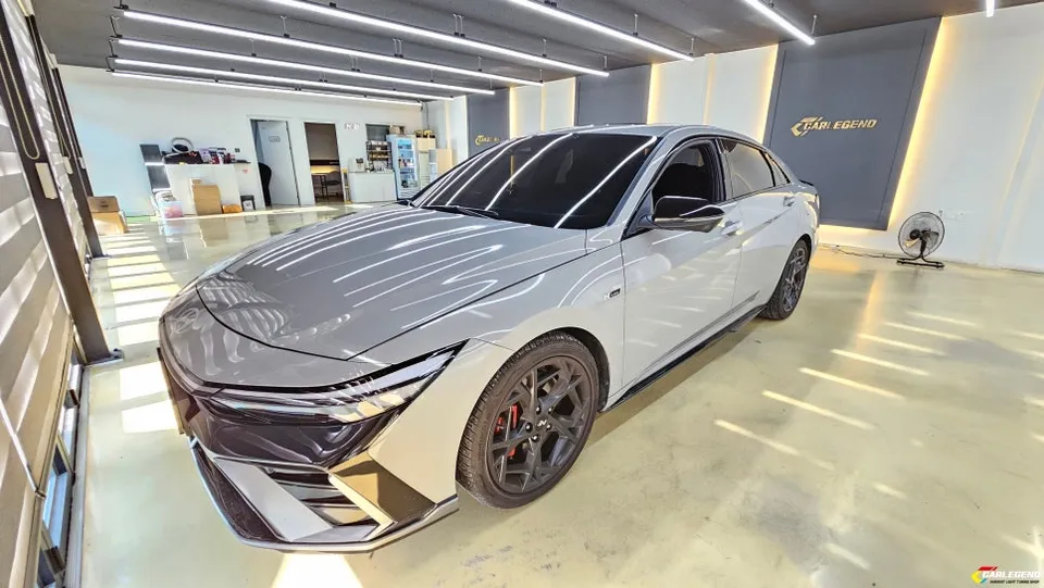 Hyundai Elantra Ambient Lighting Review: Custom Moldings for Enha photo 2