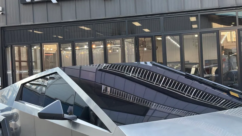 Tesla Cybertruck window tinting - Tesla Cybertruck Window Tinting Review: Expert Installation Essen photo 4