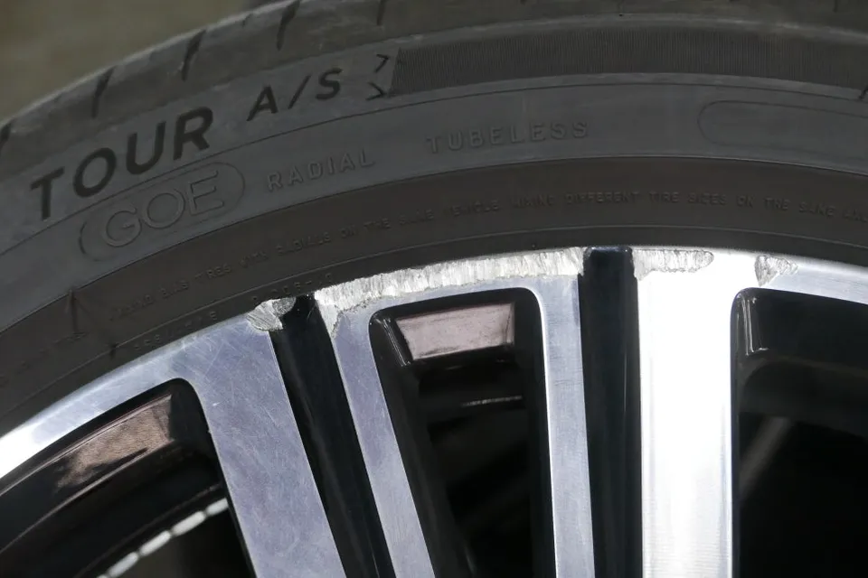 BMW 7 Series G70 wheel repair - BMW G70 7 Series Wheel Repair & Painting Review photo 3