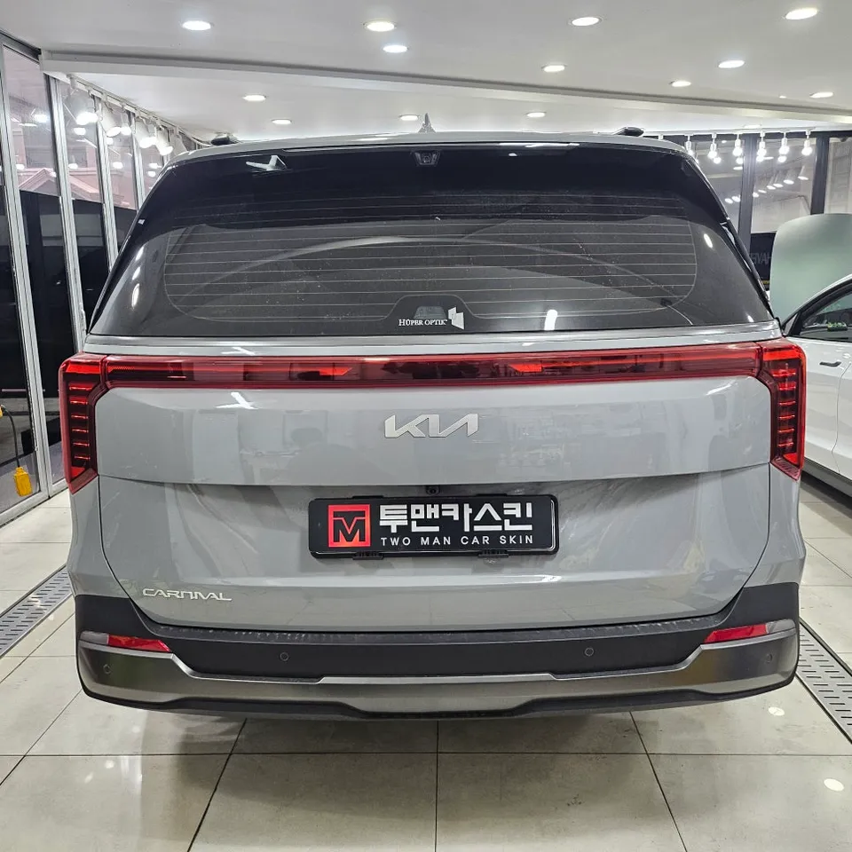 Kia Carnival KA4 PPF施工事例:飛び石傷から守る方法 施工写真 3-1