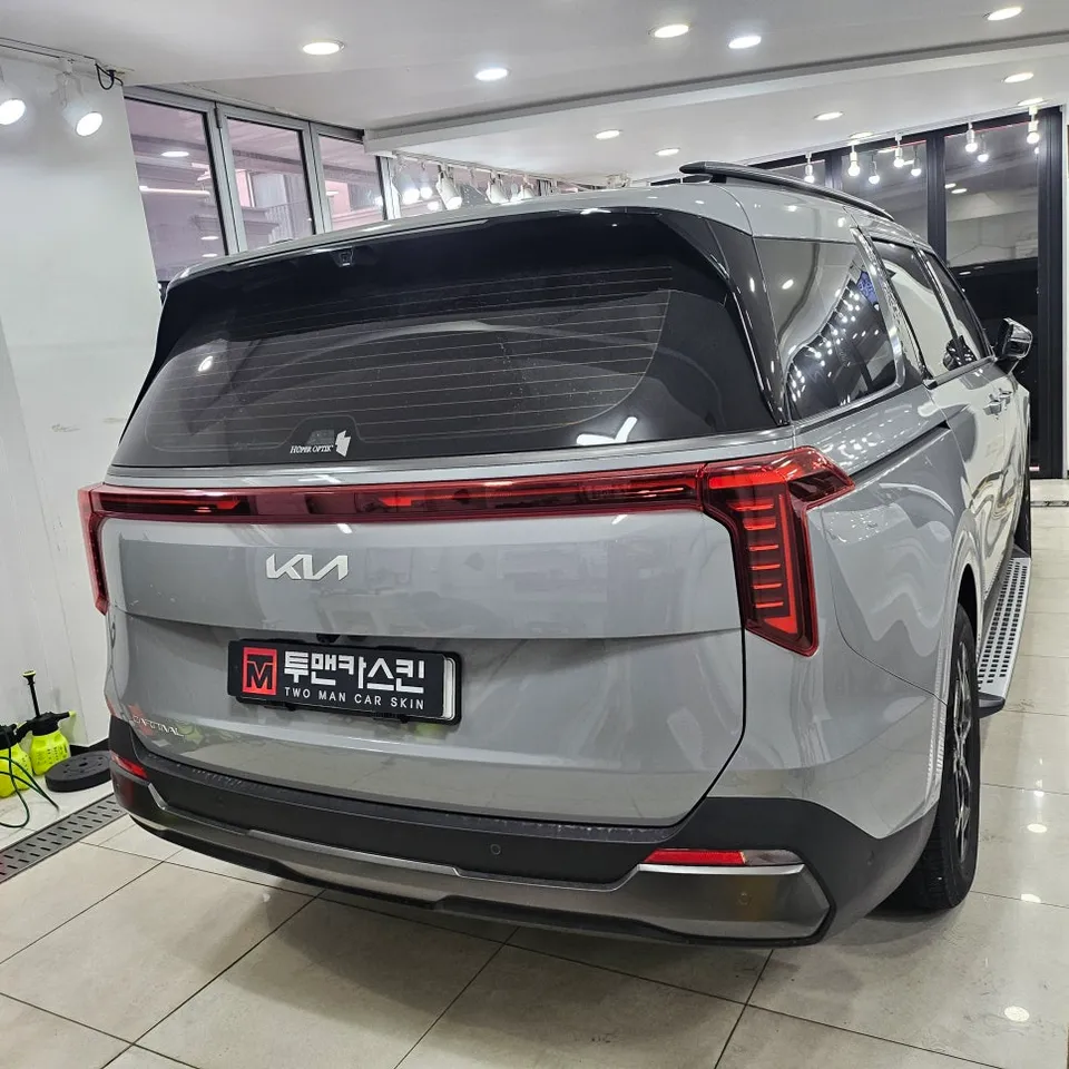 Kia Carnival KA4 PPF施工事例:飛び石傷から守る方法 施工写真 1-2