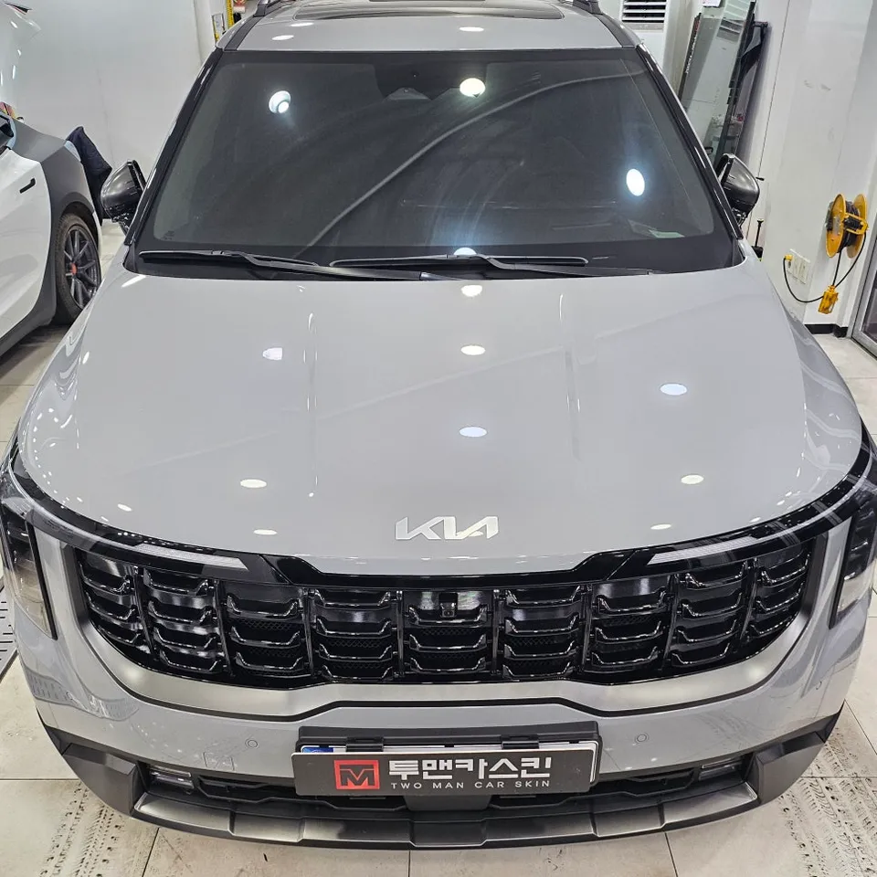 Kia Carnival KA4 PPF施工事例:飛び石傷から守る方法 施工写真 1-3