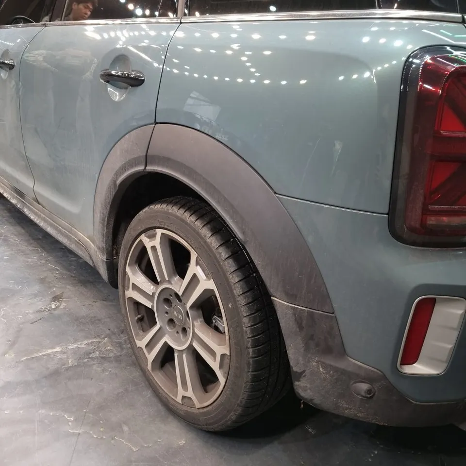 MINI Countrymanのガラスコーティング事例|韓国での施工費用目安 施工写真 3-1