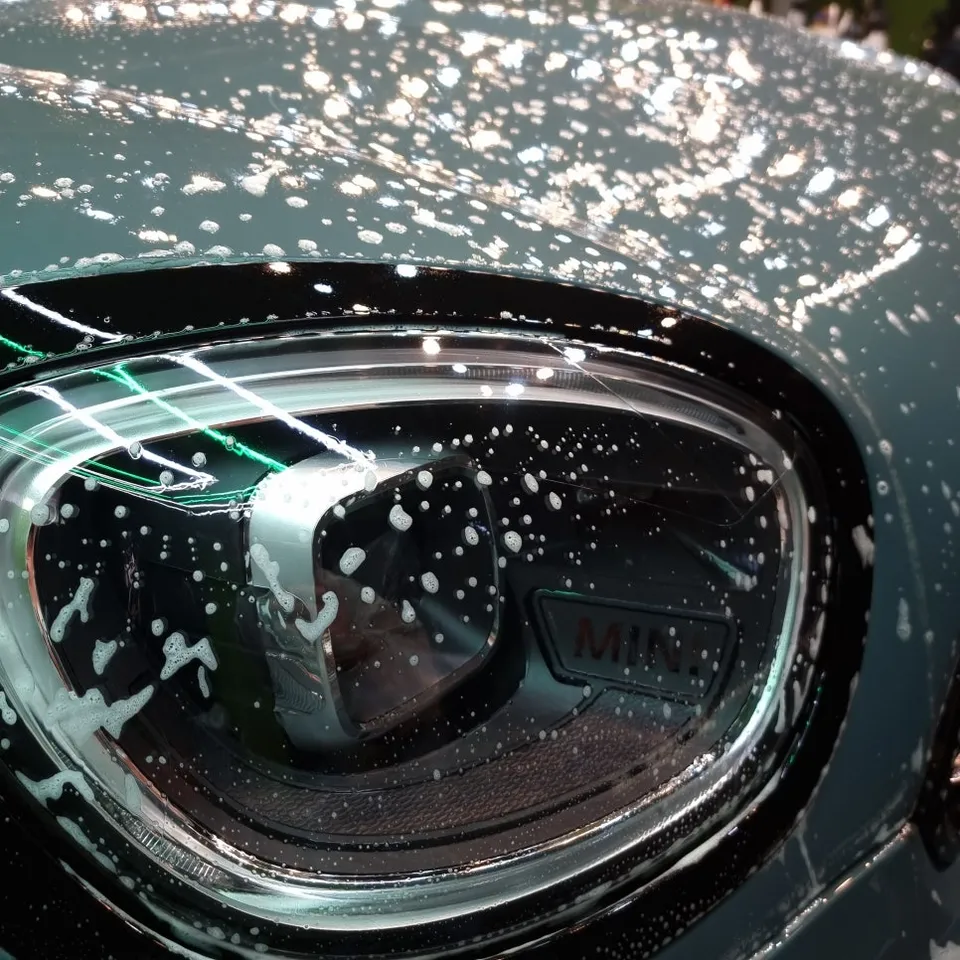 MINI Countrymanのガラスコーティング事例|韓国での施工費用目安 施工写真 1-3