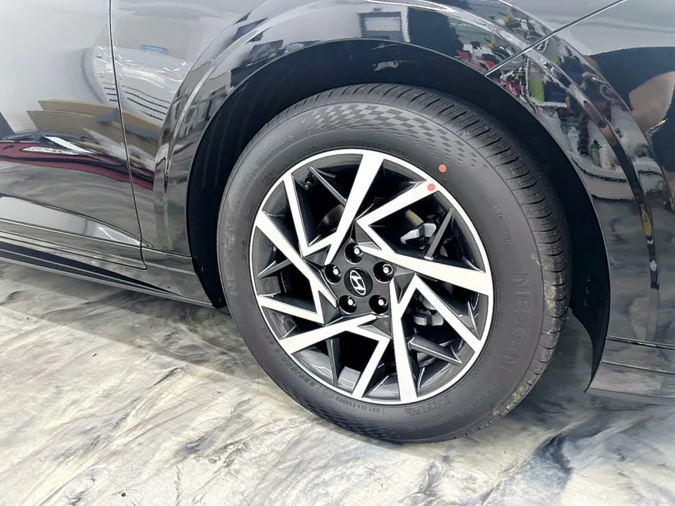 Hyundai Grandeur GN7のカーラッピング事例|費用目安・仕上がり 施工写真 3-1
