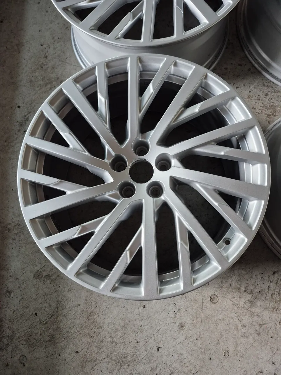 Audi A8 Wheel Repair Review: Restored 20-inch Wheels