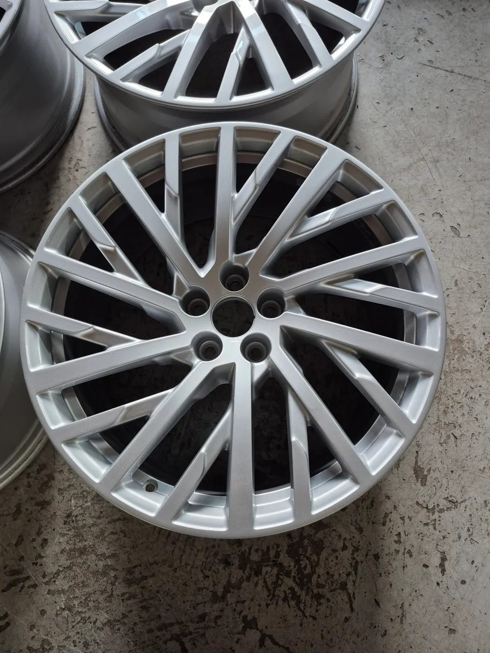 Audi A8 wheel repair - Audi A8 Wheel Repair Review: Restored 20-inch Wheels photo 3