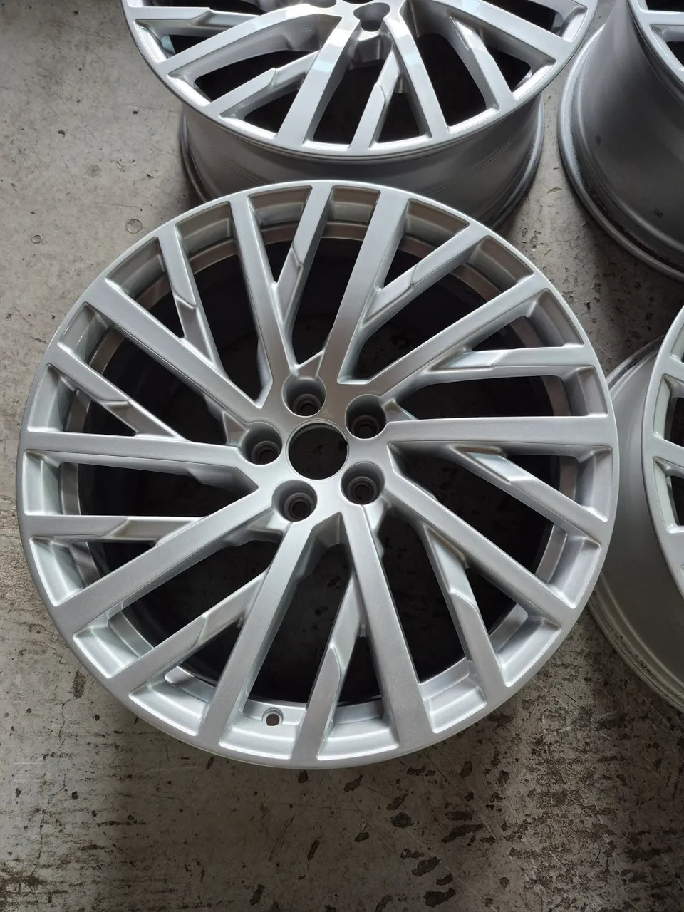 Audi A8 wheel repair - Audi A8 Wheel Repair Review: Restored 20-inch Wheels photo 4