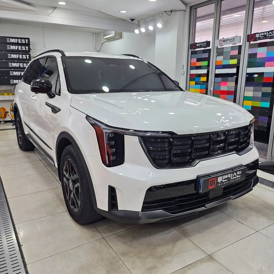 Kia Sorentoのカーラッピング事例 施工写真 2-1