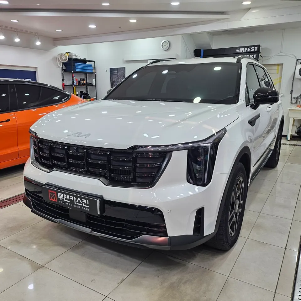 Kia Sorentoのカーラッピング事例 施工写真 3-1