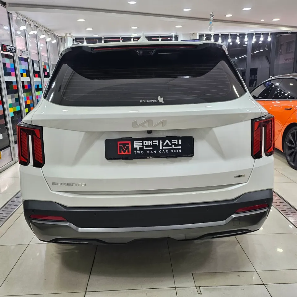 Kia Sorentoのカーラッピング事例 施工写真 4-1