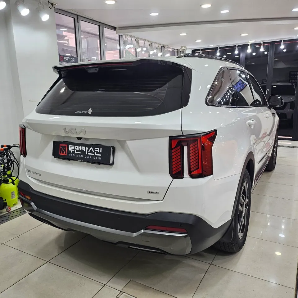 Kia Sorentoのカーラッピング事例 施工写真 2-2