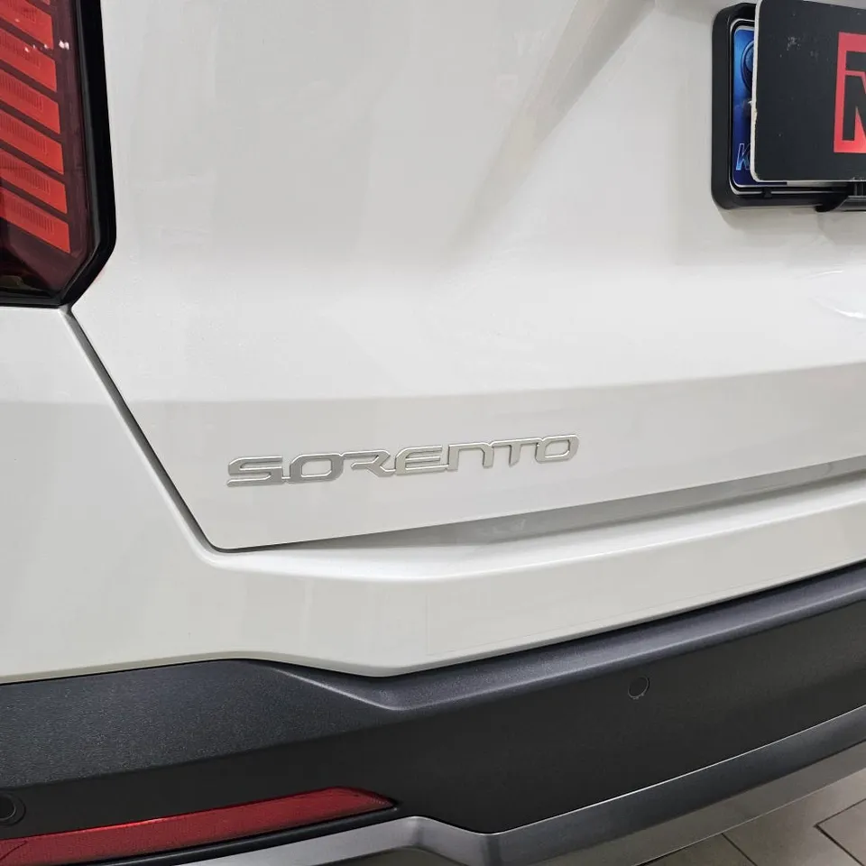 Kia Sorentoのカーラッピング事例 施工写真 1-3