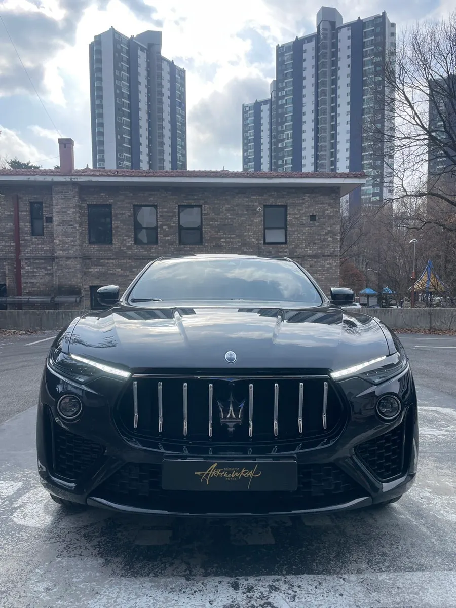 Maserati Levanteのグリルラッピング事例|高級感アップ 施工写真 1-2
