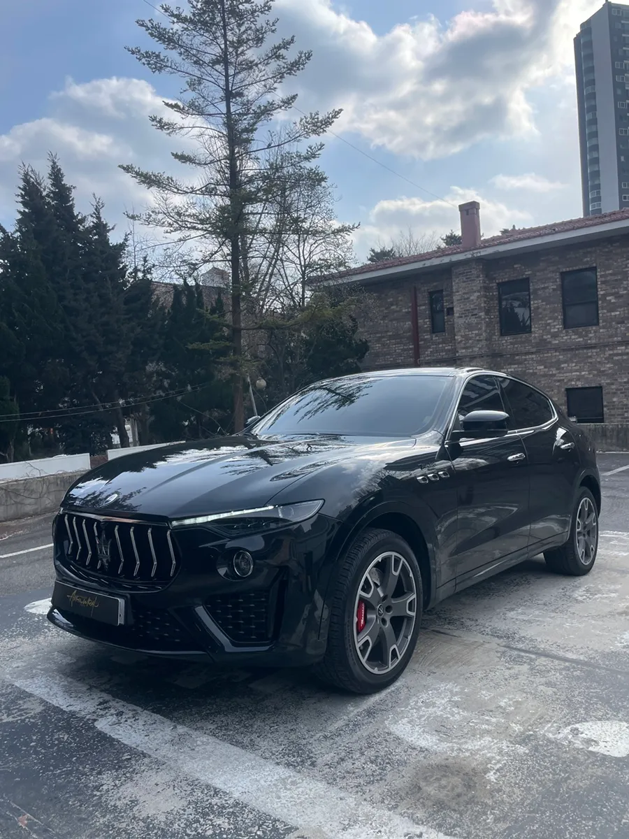 Maserati Levanteのグリルラッピング事例|高級感アップ 施工写真 2-2