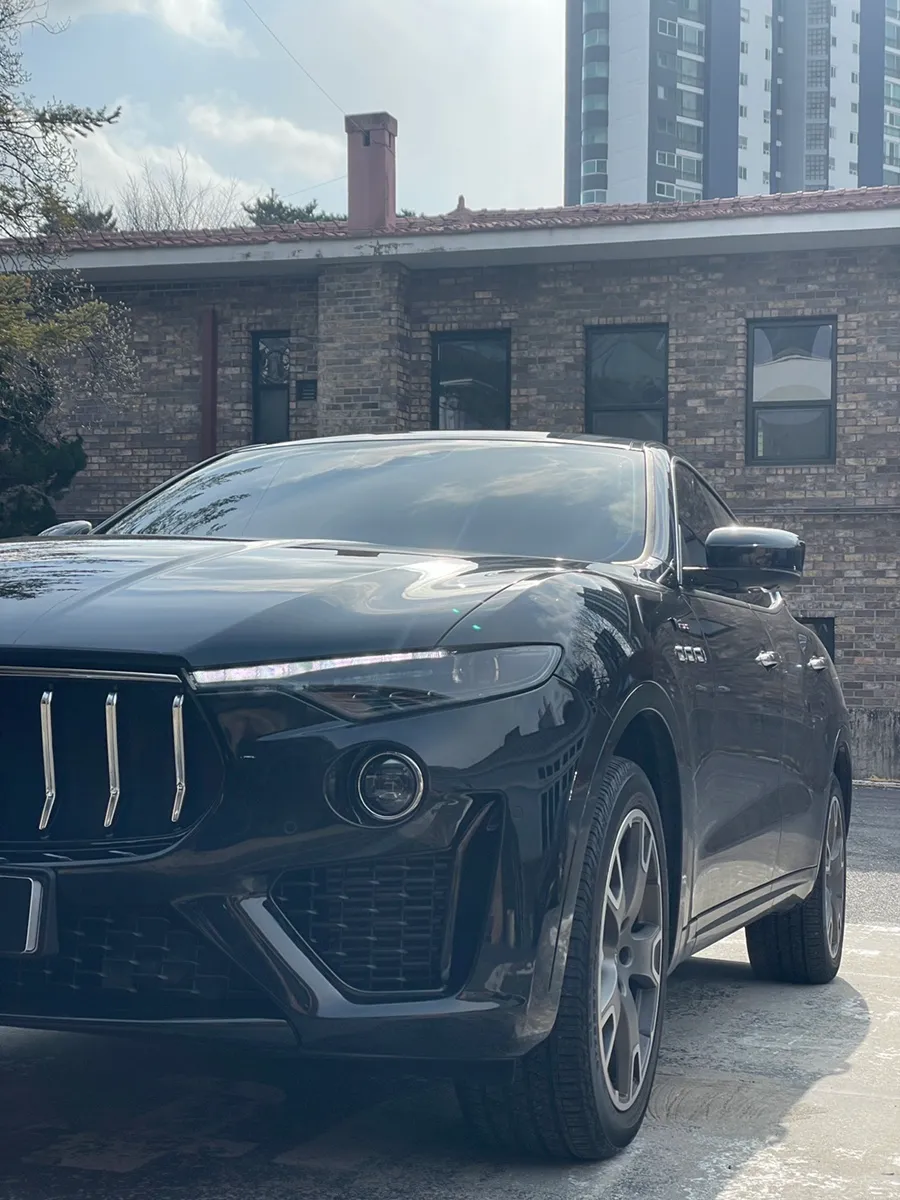 Maserati Levanteのグリルラッピング事例|高級感アップ 施工写真 3-2