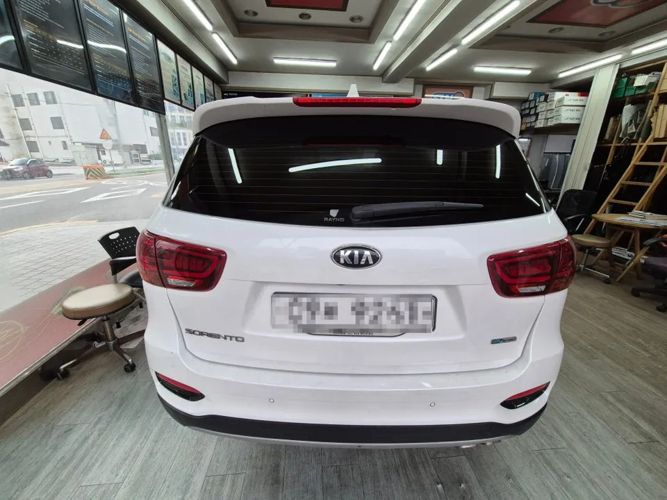 Kia Sorentoのカーフィルム施工事例｜費用目安・仕上がり 施工写真 1-3