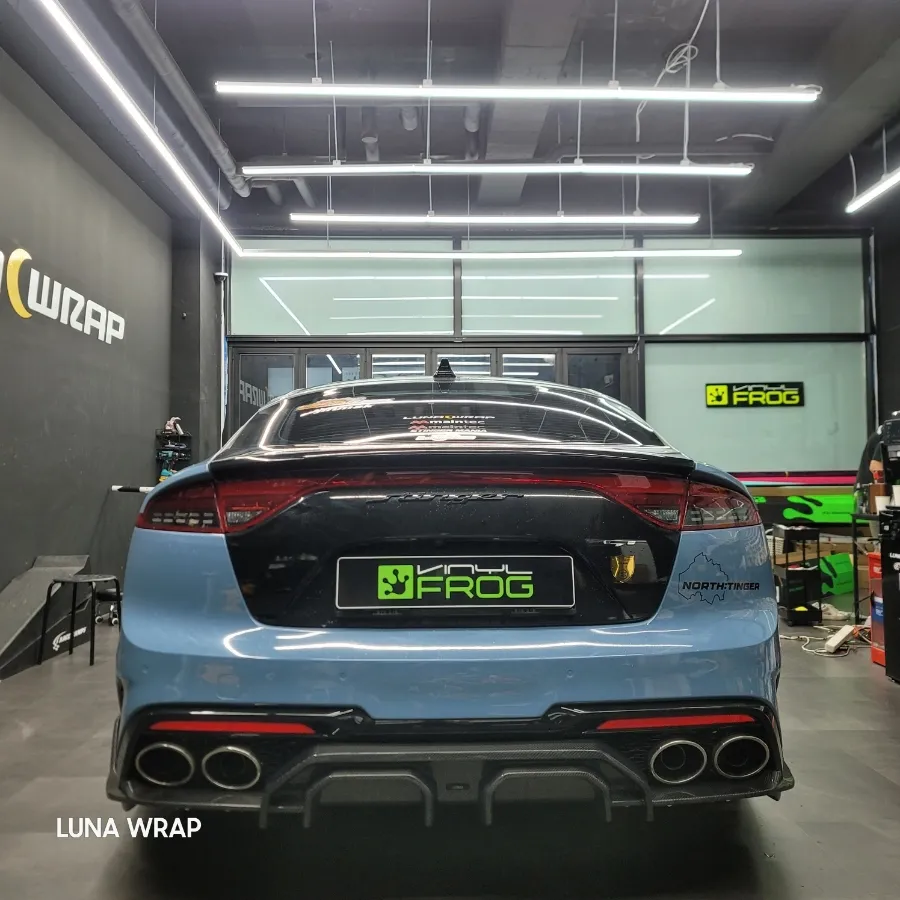 Kia Stingerのカーラッピング事例｜ユニークな仕上がり 施工写真 3-1