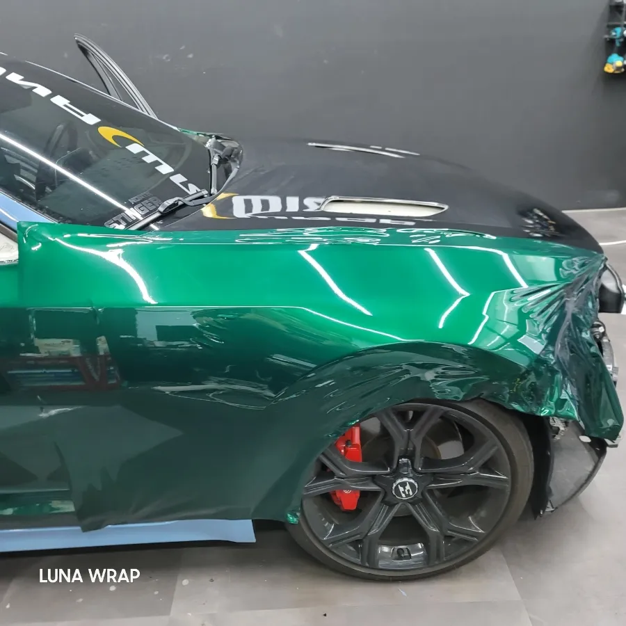 Kia Stingerのカーラッピング事例｜ユニークな仕上がり 施工写真 1-2
