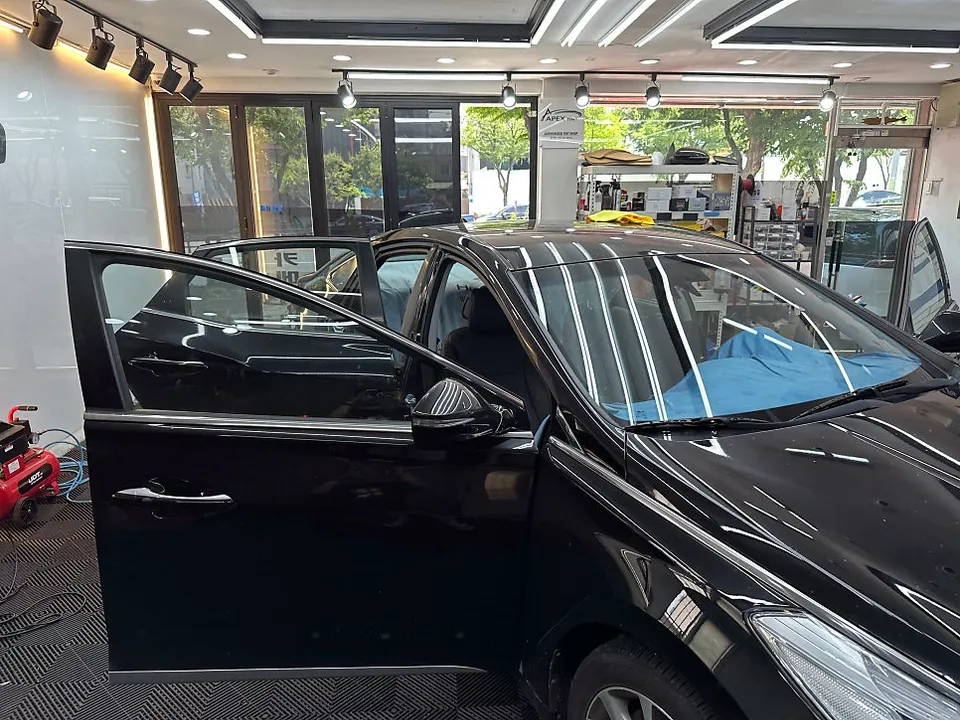 Hyundai Grandeur HGのカーフィルム施工事例|費用目安・仕上がり 施工写真 2-3