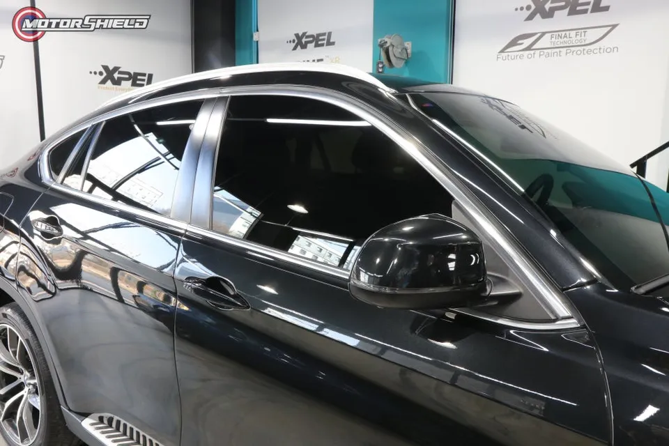 BMW X6のカーラッピング事例|クロームdelete 施工写真 3-2