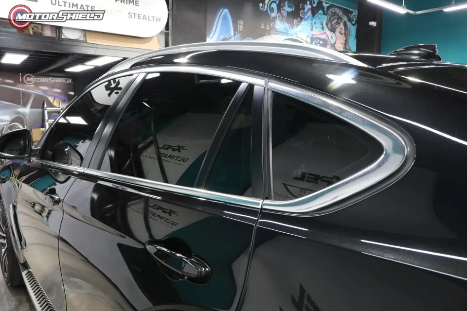 BMW X6のカーラッピング事例|クロームdelete 施工写真 2-3