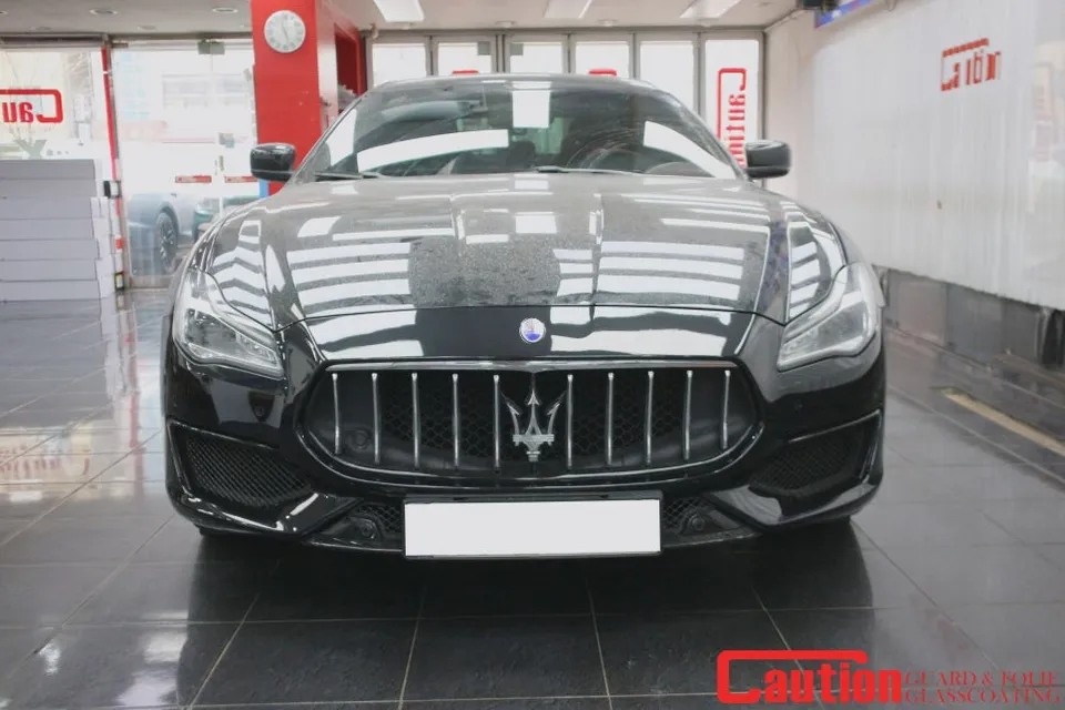 Maserati Quattroporteのカーラッピング事例｜サテンホワイトの高級感 写真