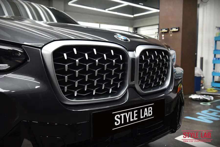 BMW X4 G02 vinyl wrap - BMW X4 G02 Vinyl Wrap Review: Black Diamond Grill Upgrade photo 3