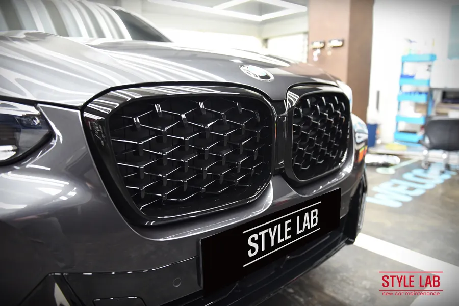 BMW X4 G02 vinyl wrap - BMW X4 G02 Vinyl Wrap Review: Black Diamond Grill Upgrade photo 5